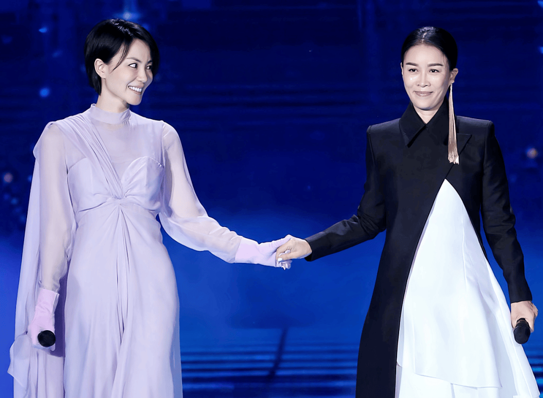 Bsport体育APP：还有谁？上个春晚几亿人的目光都在她身上(图9)