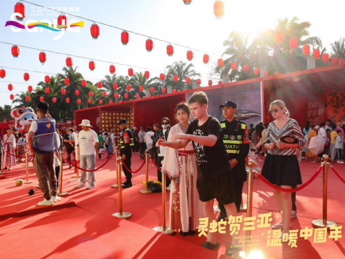 “灵蛇贺三亚 温暖中国年”三亚春节狂欢引爆旅游热潮(图5)