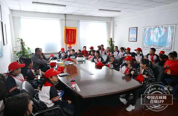 Bsport体育官网：吉林省第二实验远洋学校学生探访印刷工艺的“前世今生”(图2)