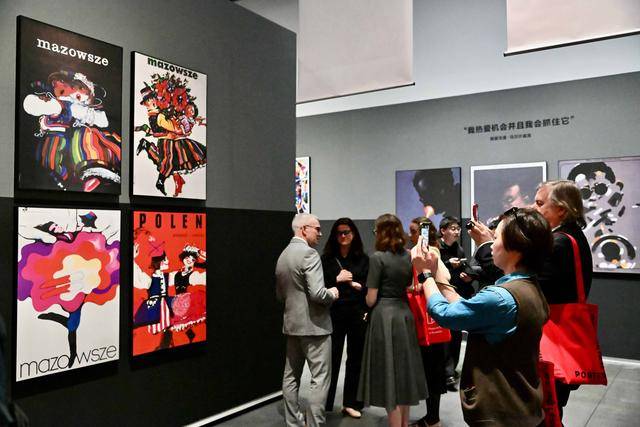 演绎平面设计的“波兰语法”“波兰海报学派传奇大师作品展”亮相鹏城(图3)