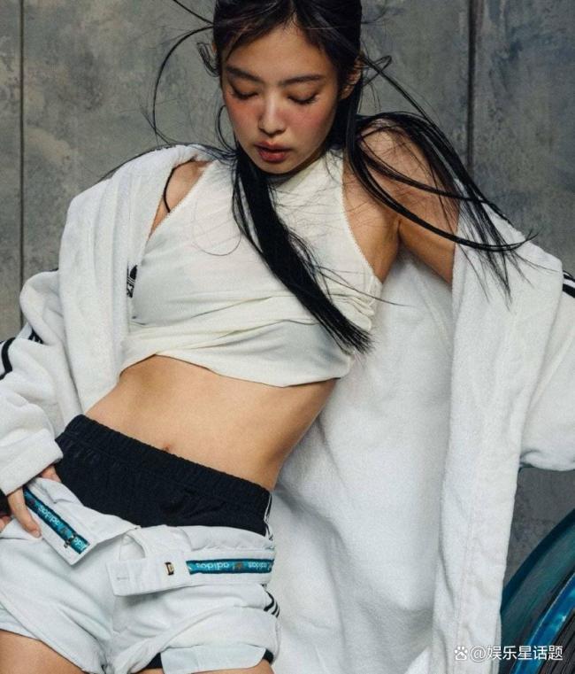 Jennie杂志尺度好大 视觉极限挑战引发热议(图1)