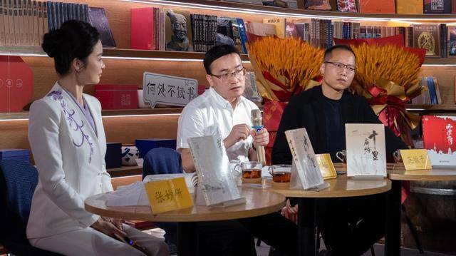 Bsport体育入口：青年作家辛峰散文集十里庙岭分享会在西安成功举行(图2)