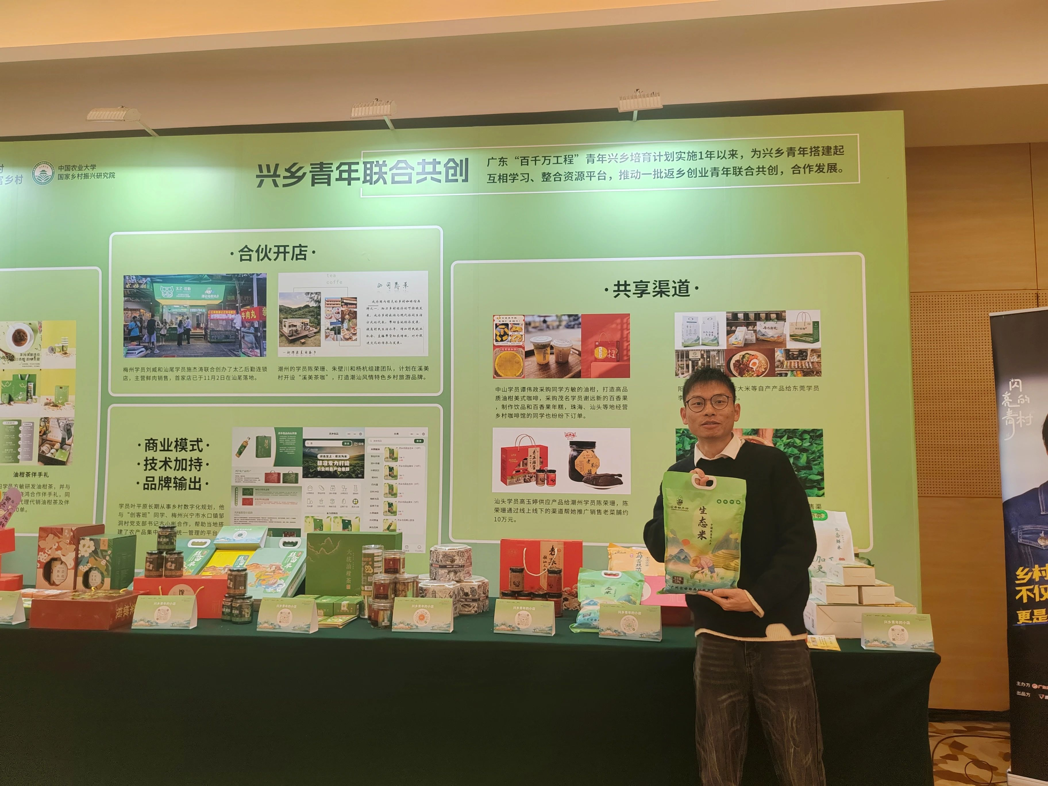 Bsport体育APP：衬衫领带搭草帽这是什么新潮流？(图4)