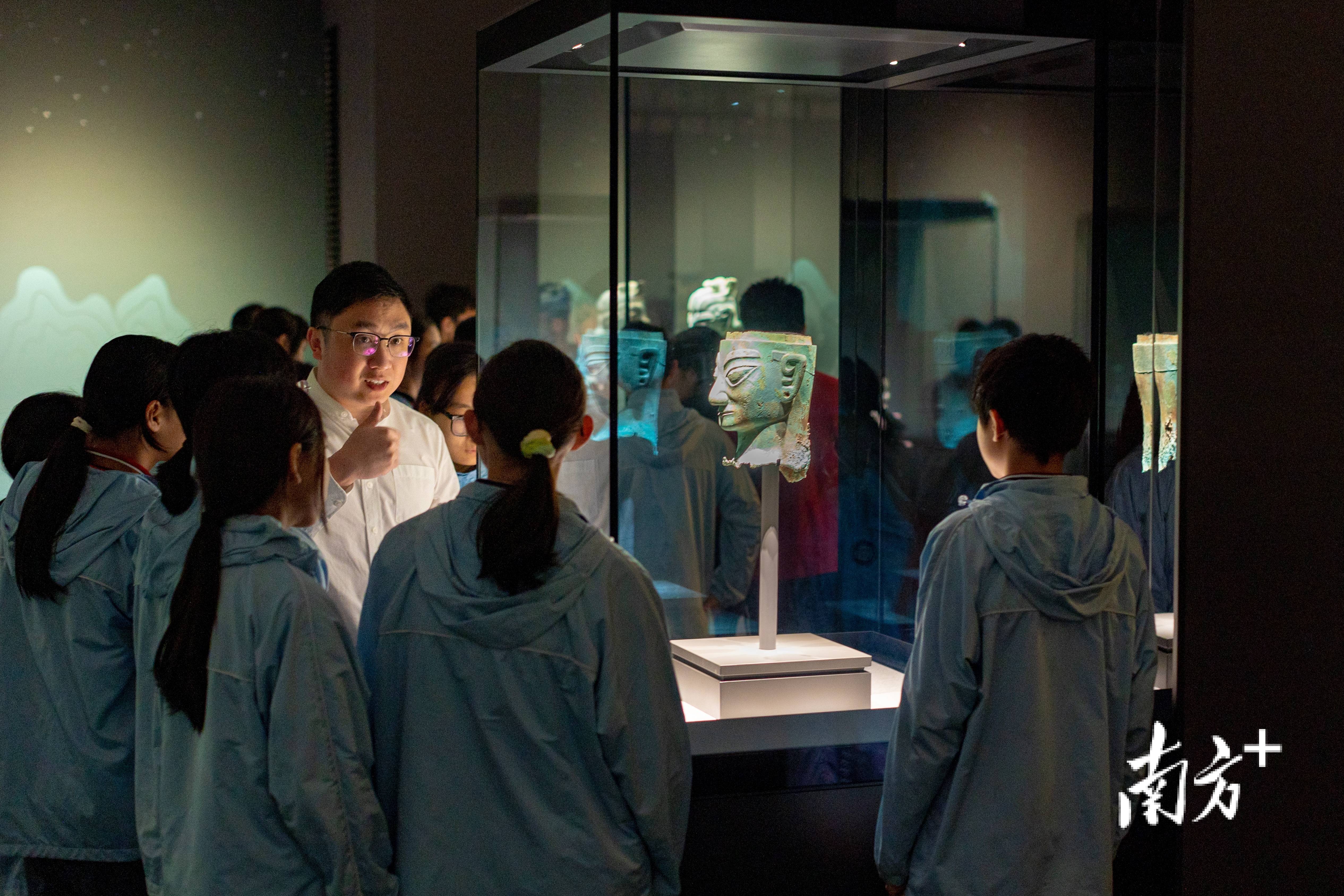 Bsport体育平台：超30万人次观展“古蜀瑰宝——三星堆与金沙”文物特展收官(图2)